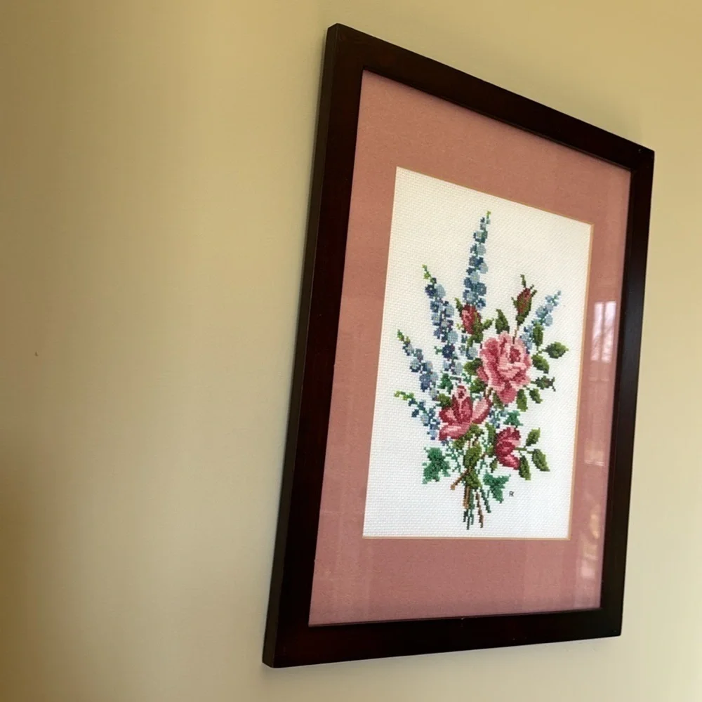 VINTAGE~FLORAL EMBROIDERY~ART~MATTED & FRAMED~ BEAUTIFUL~FINE WORK~PERFECT~ BR
